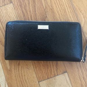 Black kate spade zip wallet ♠️